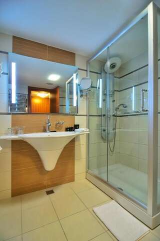 Отель Hotel Podgorica Подгорица Классический двухместный номер с 2 отдельными кроватями-5