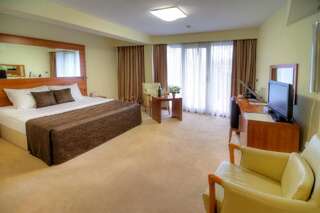 Отель Hotel Podgorica Подгорица Двухместный номер Делюкс с 1 кроватью и балконом-1